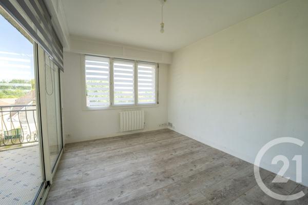 Appartement F4 à vendre  4 pièces - 102 m 2   SAUJON  - 17