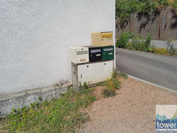 Terrain constructible près du centre du village
