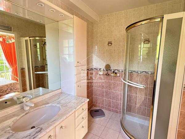 Maison familiale 5 pièces - 3 chambres dont suite parentale - Sous-sol total