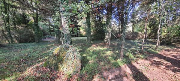 Questembert, longère indépendante à rafraichir sur 5Ha de bois