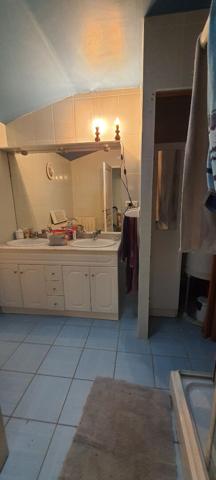 Questembert, longère indépendante à rafraichir sur 5Ha de bois