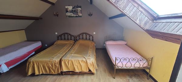 Questembert, longère indépendante à rafraichir sur 5Ha de bois