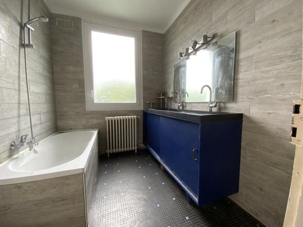 Maison
         11 pièces
        - 226 m² 249 000 € *