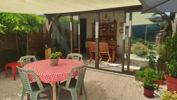 Maison familiale, terrain de 575 m², garage et sous-sol