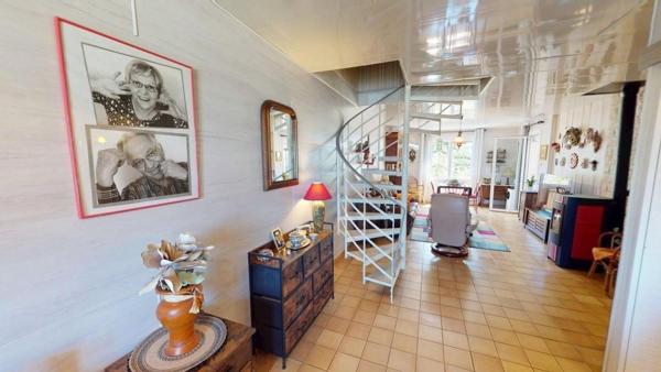 Maison familiale, terrain de 575 m², garage et sous-sol