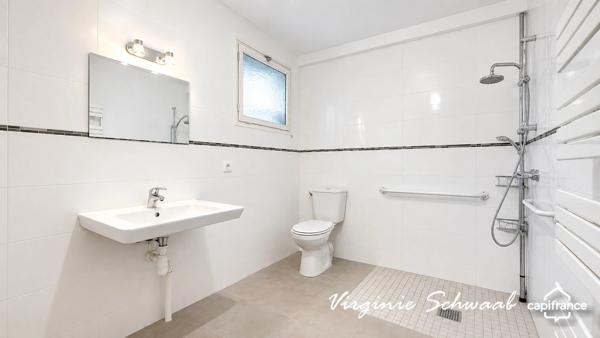 TILH (40) – Maison de 9 pièces avec dépendances sur plus de 3 000 m² de terrain