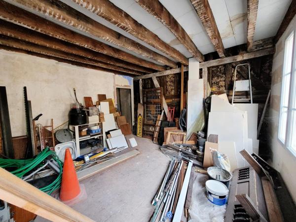 Immeuble indépendant, possibilité 3 appartements.