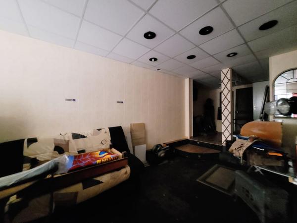 Immeuble indépendant, possibilité 3 appartements.