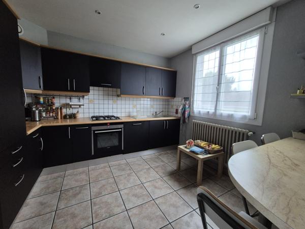 Maison familiale lumineuse et spacieuse.