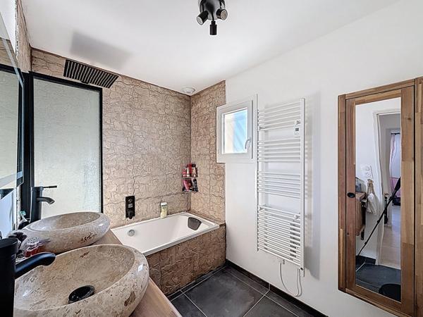 Maison T4 de 80m² dans un secteur calme- Piscine, garage