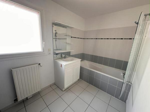 A VENDRE 56 VANNES Est, maison mitoyenne sur jardin sud 239 m²,