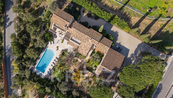 Sainte-Maxime, magnifique villa provençale proche des plages.