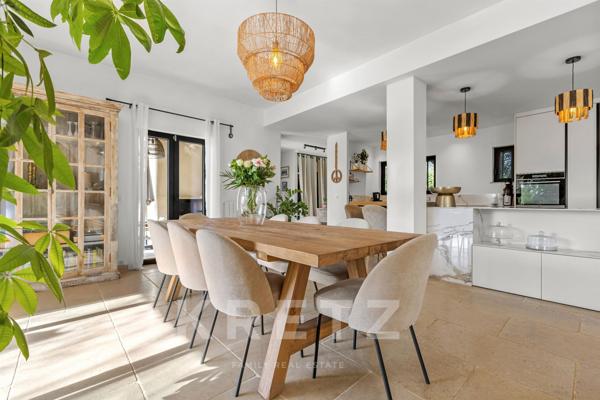 Sainte-Maxime, magnifique villa provençale proche des plages.