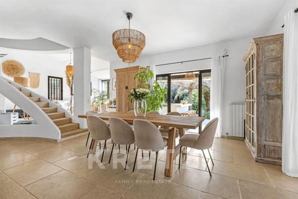 Sainte-Maxime, magnifique villa provençale proche des plages.