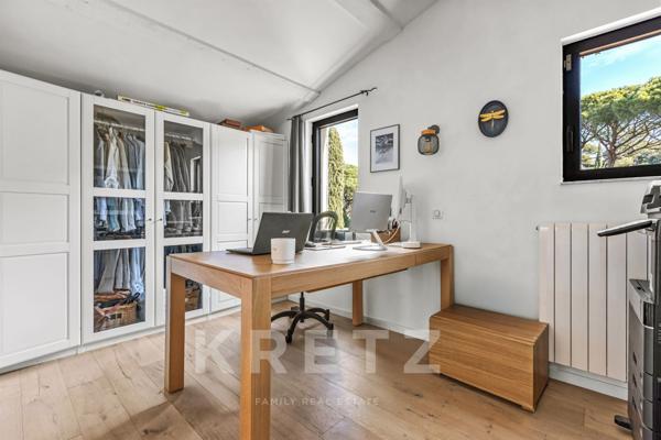 Sainte-Maxime, magnifique villa provençale proche des plages.