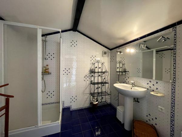 Spacieuse, lumineuse, confortable et bien située !