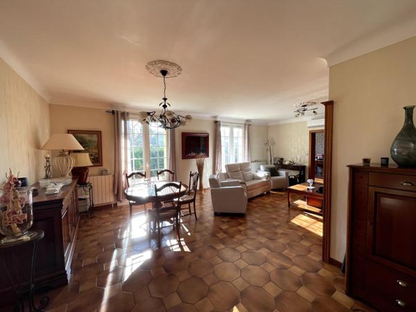 Spacieuse, lumineuse, confortable et bien située !