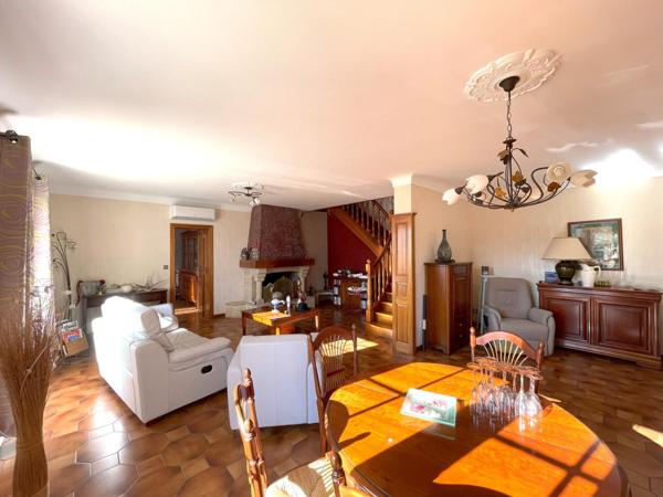 Spacieuse, lumineuse, confortable et bien située !