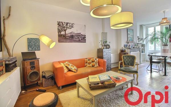 Appartement à vendre    3 pièces • 65,55 m2 Marseille 1