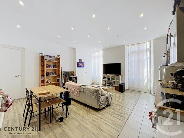 Immeuble à vendre  560,70 m 2   ST GAUDENS  - 31
