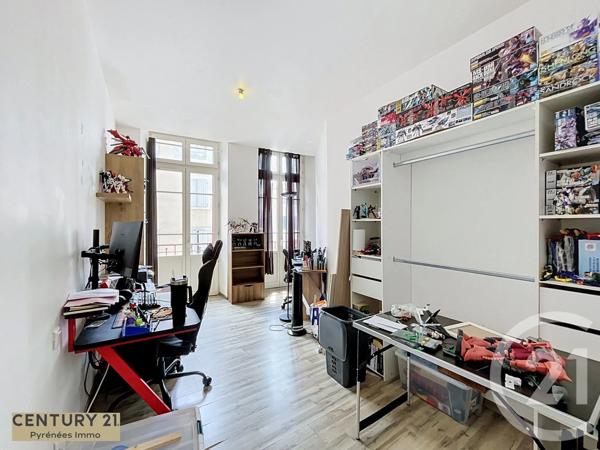 Immeuble à vendre  560,70 m 2   ST GAUDENS  - 31