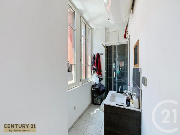 Immeuble à vendre  560,70 m 2   ST GAUDENS  - 31