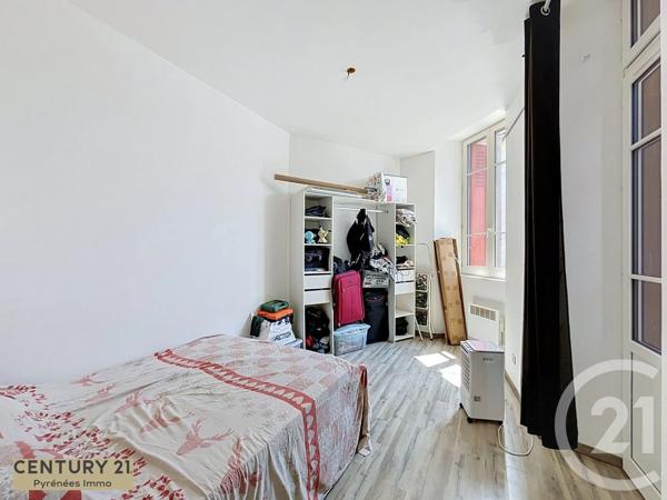 Immeuble à vendre  560,70 m 2   ST GAUDENS  - 31