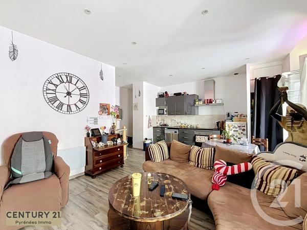 Immeuble à vendre  560,70 m 2   ST GAUDENS  - 31