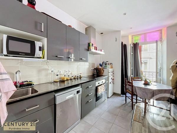 Immeuble à vendre  560,70 m 2   ST GAUDENS  - 31