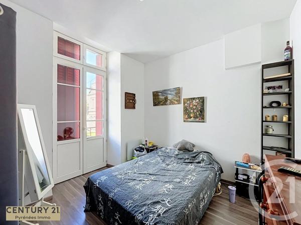 Immeuble à vendre  560,70 m 2   ST GAUDENS  - 31