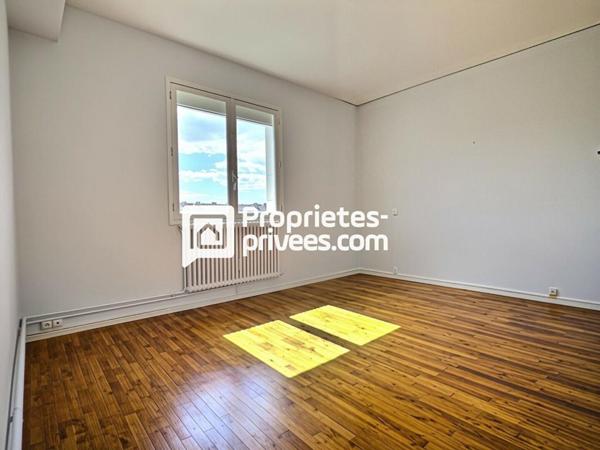 Appartement  T5/6 d'env. 106 m2 en dernier étage  avec 3/4 ch. et cave dans secteur prisé sur PERIGUEUX (24000)