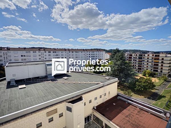 Appartement  T5/6 d'env. 106 m2 en dernier étage  avec 3/4 ch. et cave dans secteur prisé sur PERIGUEUX (24000)