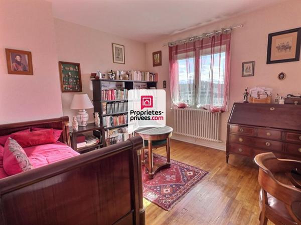 Appartement T5/6 d'env. 106 m2 en dernier étage avec 4 ch. et cave dans secteur prisé sur PERIGUEUX (24000)