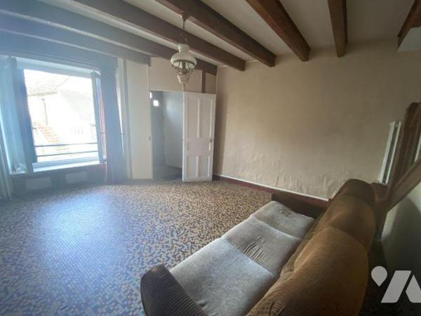 A vendre à Mauriac (CANTAL), à proximité immédiate du centre-ville, des commerces et services, ...