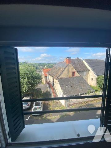 A vendre à Mauriac (CANTAL), à proximité immédiate du centre-ville, des commerces et services, ...