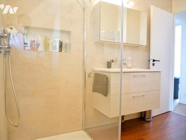 Centre ville de CASTRIES, maison 83 m², 4 pièces dont 3 chambres, garage, terrasse et jardin.