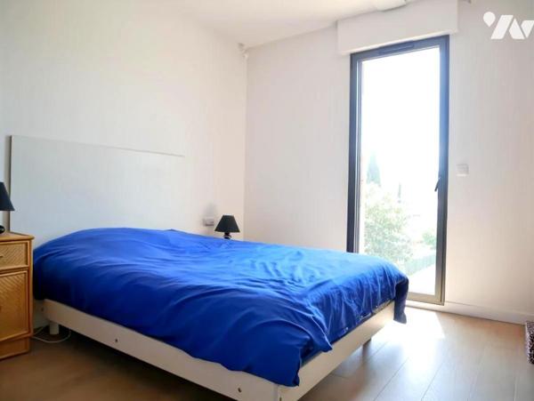 Centre ville de CASTRIES, maison 83 m², 4 pièces dont 3 chambres, garage, terrasse et jardin.