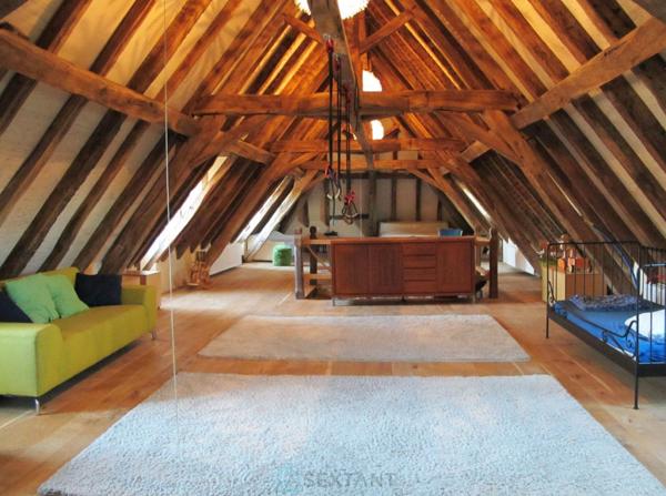 PROPRIETE DU 18ème MAGNIFIQUEMENT RESTAUREE AVEC DEPENDANCES SUR 8 HA