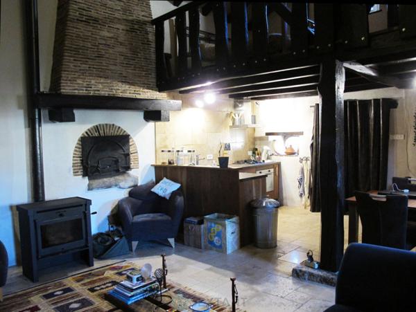 PROPRIETE DU 18ème MAGNIFIQUEMENT RESTAUREE AVEC DEPENDANCES SUR 8 HA
