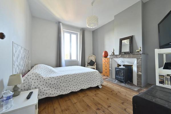 Maison de ville avec Véranda, terrasse, jardin à SAINTES (17)