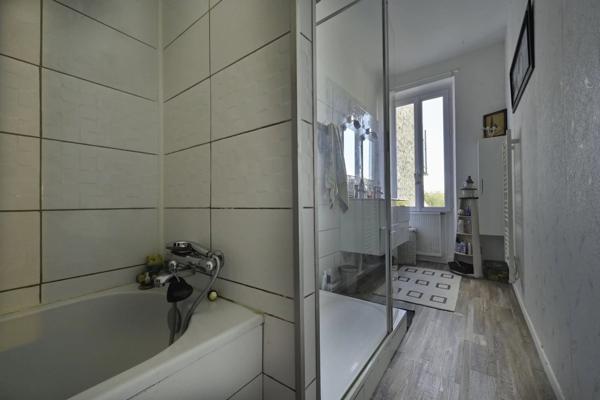 Maison de ville avec Véranda, terrasse, jardin à SAINTES (17)