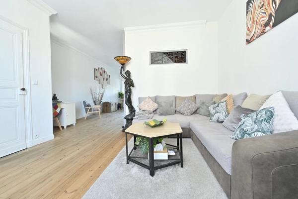 Maison de ville avec Véranda, terrasse, jardin à SAINTES (17)