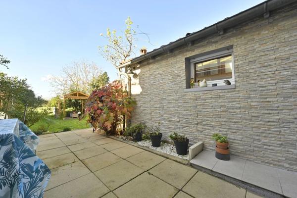 Maison de ville avec Véranda, terrasse, jardin à SAINTES (17)