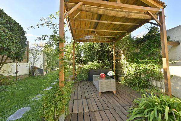 Maison de ville avec Véranda, terrasse, jardin à SAINTES (17)