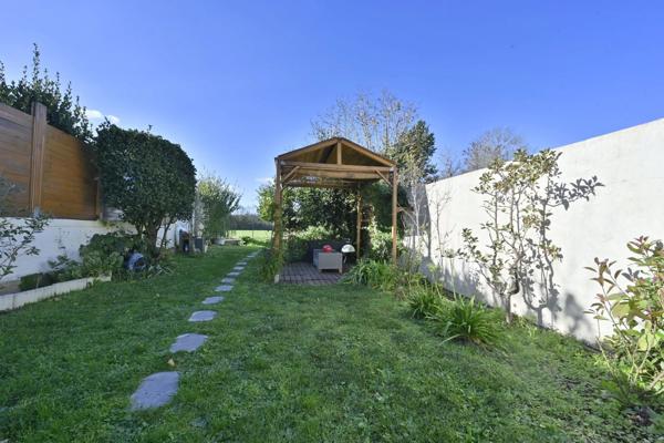 Maison de ville avec Véranda, terrasse, jardin à SAINTES (17)