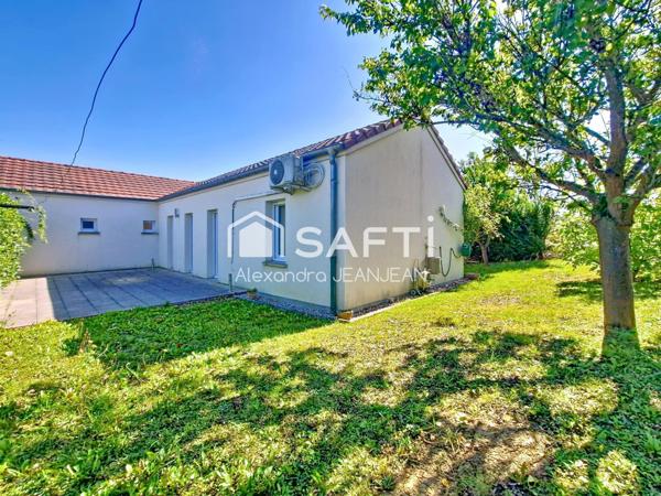 Maison de plain pied avec garage et jardin
