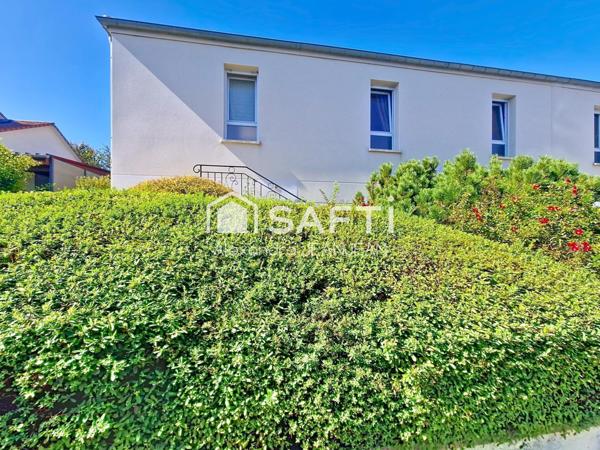 Maison de plain pied avec garage et jardin