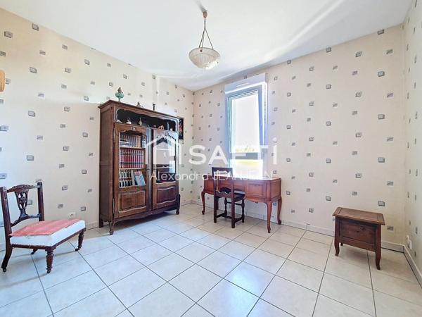 Maison de plain pied avec garage et jardin