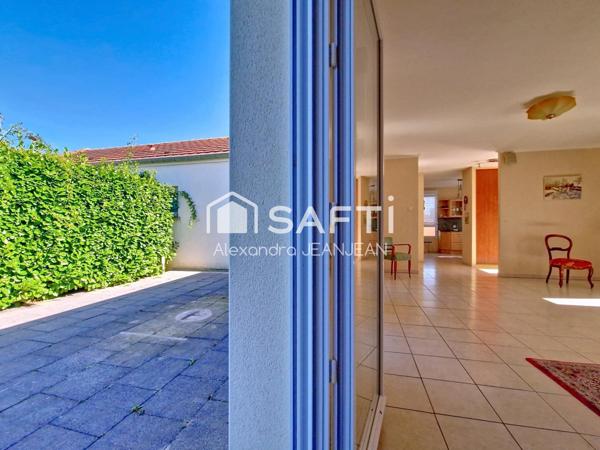 Maison de plain pied avec garage et jardin