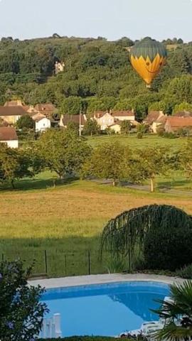 Maison avec piscine à environ 25 km de Sarlat